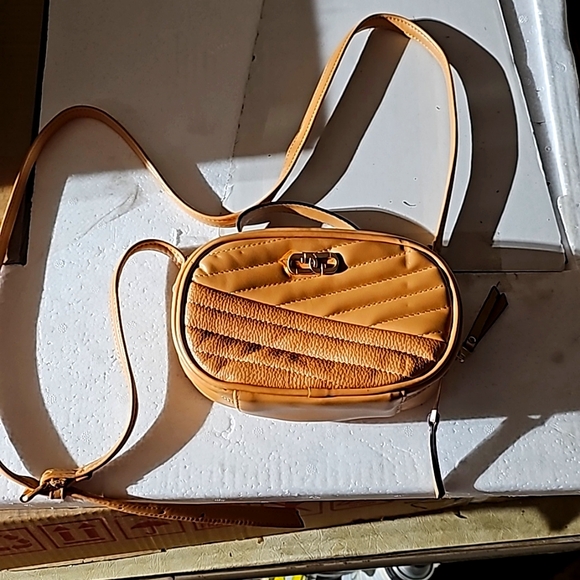 Purse - Picture 1 of 4